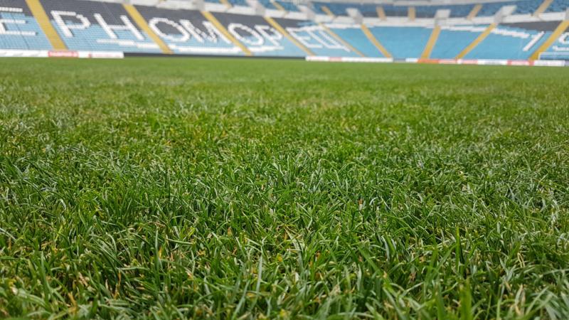 Підігрів газону футбольного поля